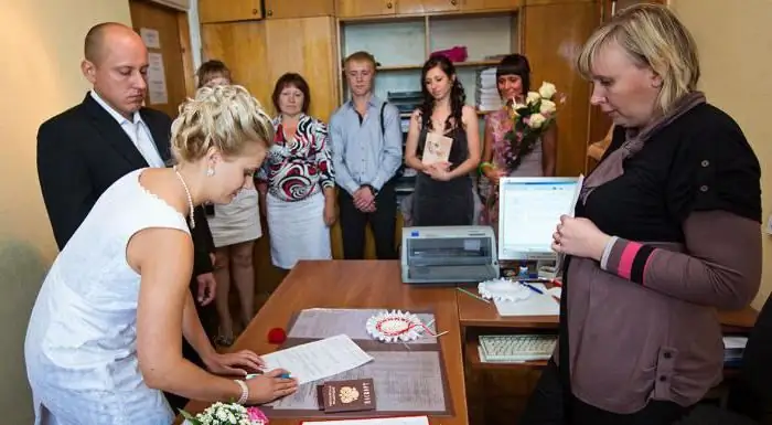 registratie van het huwelijk zonder een plechtige ceremonie foto