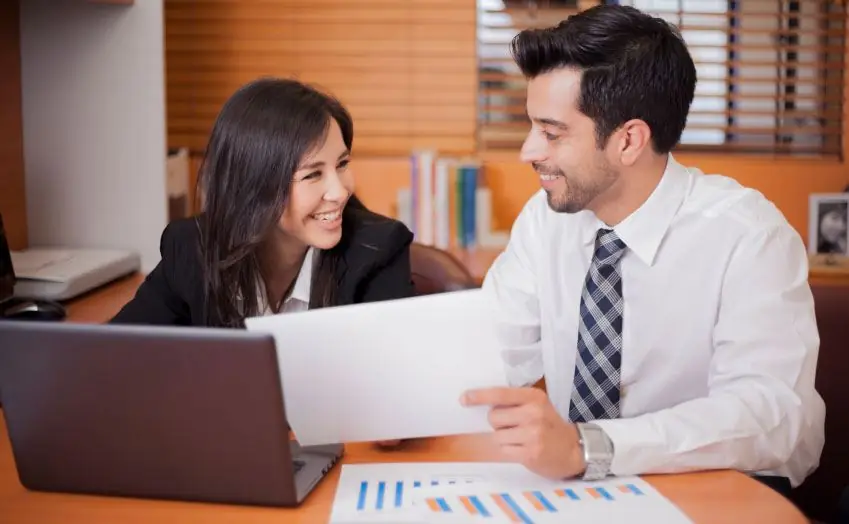 Flirten op het werk met een man