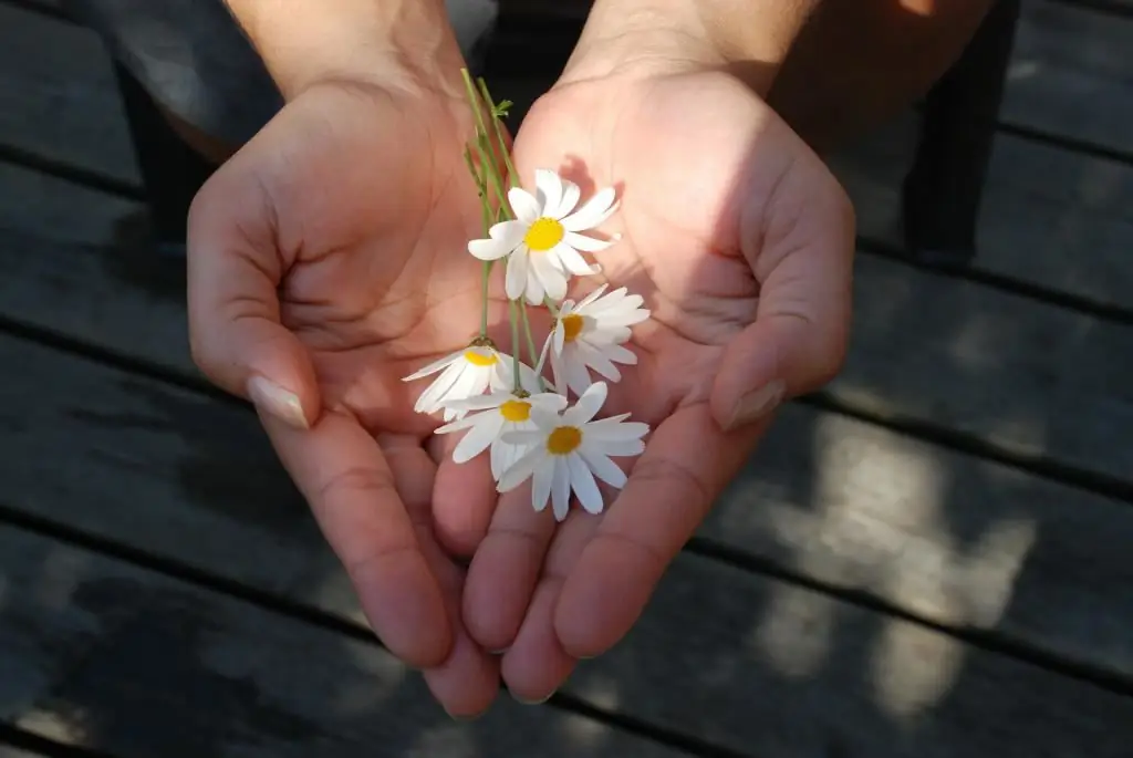 første date og blomster