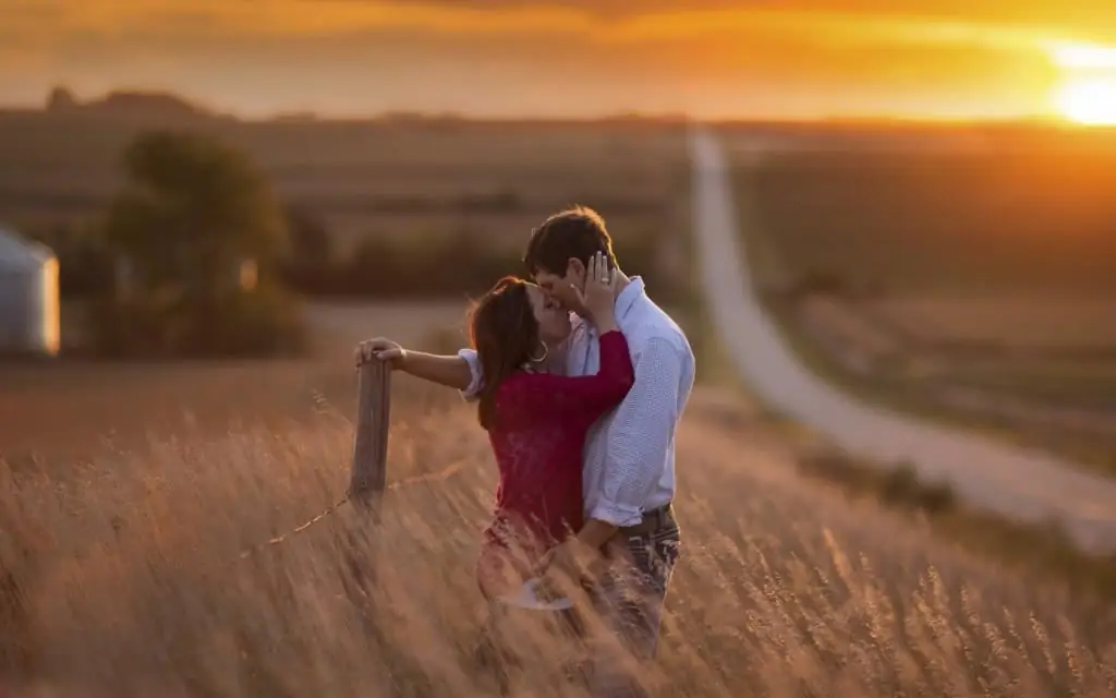 couple kissing at sunset