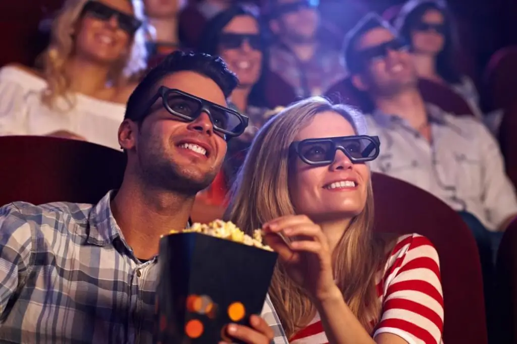 Avec qui aller au ciné : amis, connaissances, comment inviter un mec, choisir un film et passer un bon moment