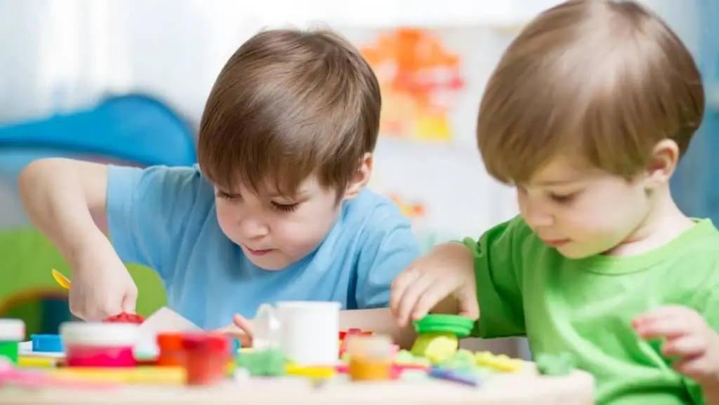 Unterricht in der 2. Nachwuchsgruppe zum Thema Modellieren: Themen, Zusammenfassungen der Klassen