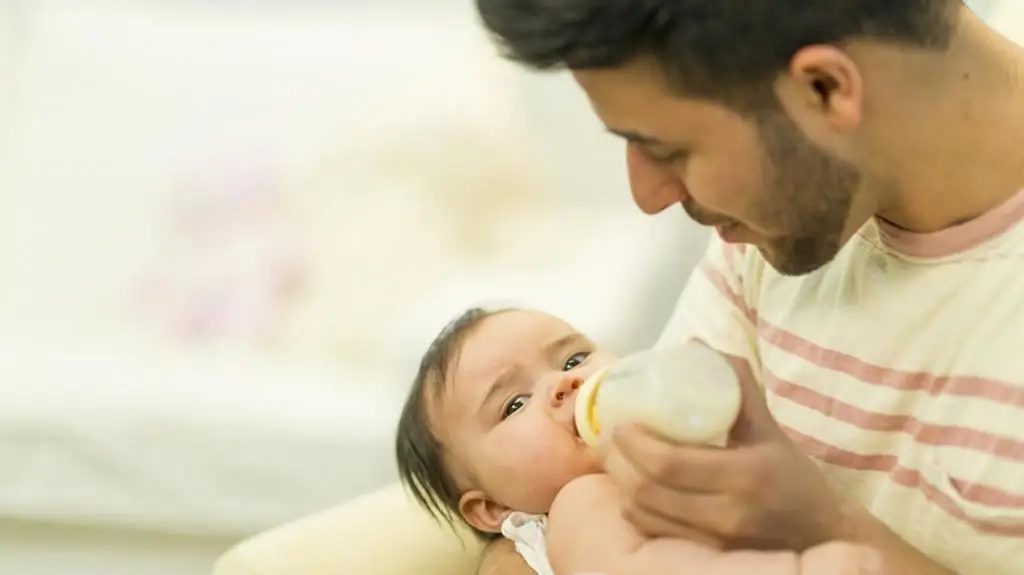 Come nutrire un bambino