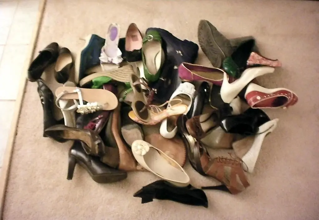 muchos zapatos