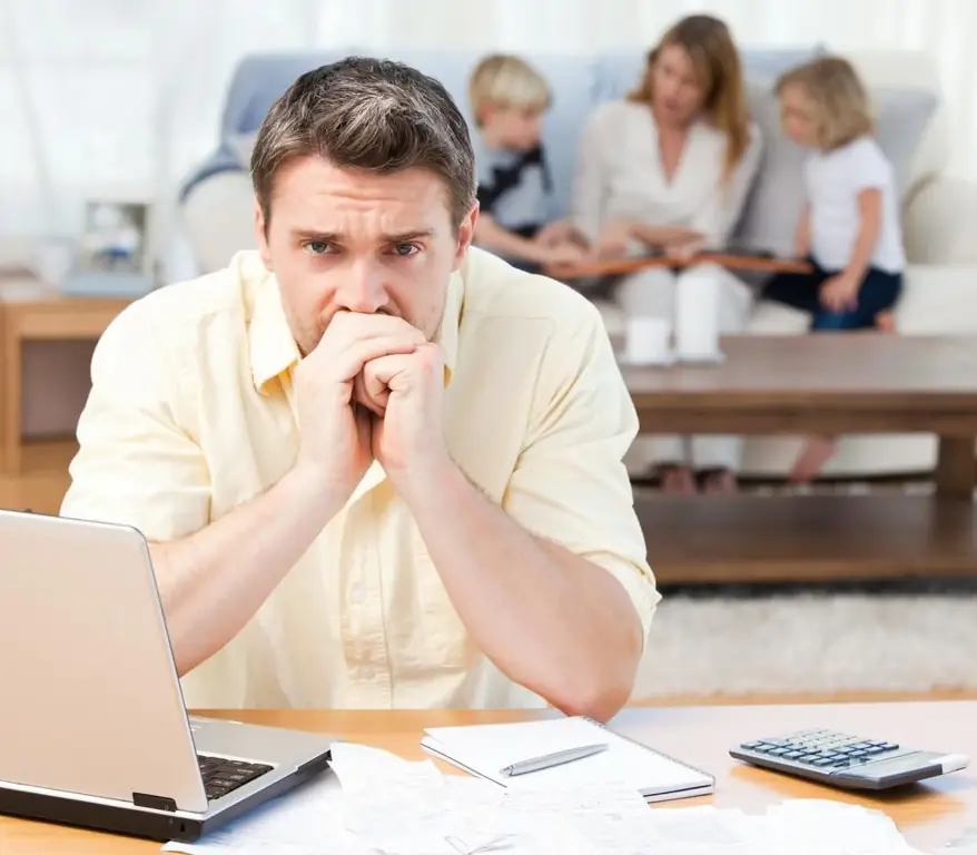 man en vrouw met kinderen