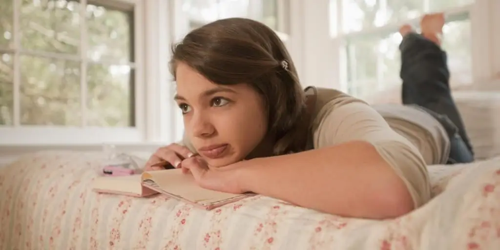 Fille avec un livre