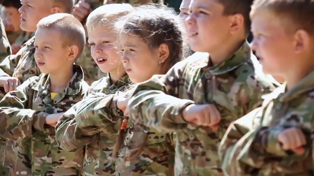 Campamento militar para adolescentes