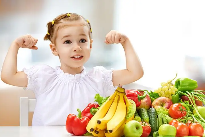 Una corretta alimentazione per un bambino: età, principi di base, caratteristiche dietetiche e un menù campione