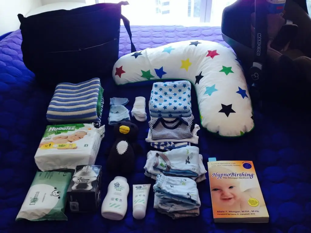 What you need to take with you to the hospital: a list for the baby and mom