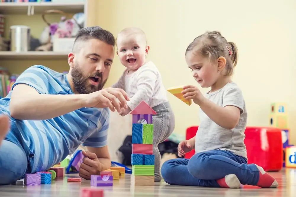 Biologický otec: právní definice, práva a povinnosti