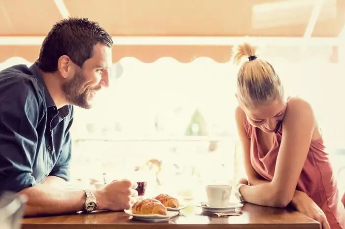 Un breve complimento a una ragazza per la sua bellezza, o come non cadere a faccia in giù nel fango?