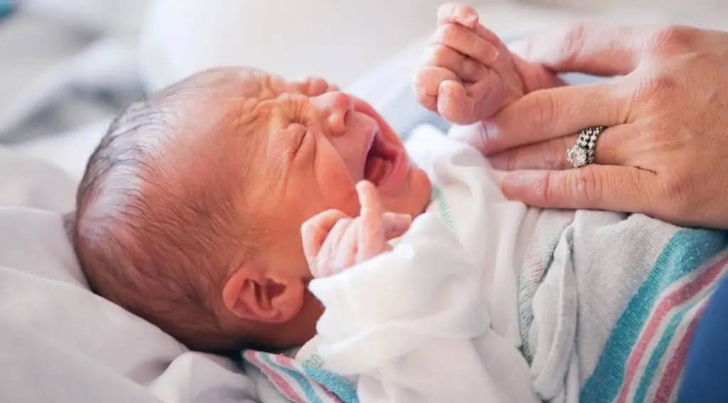 Cara mengenali kolik pada bayi baru lahir: gejala, tanda, pilihan pengobatan