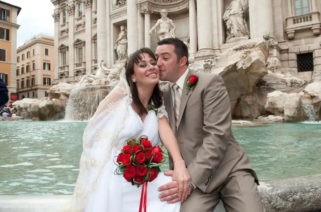 Matrimonio a Roma holding