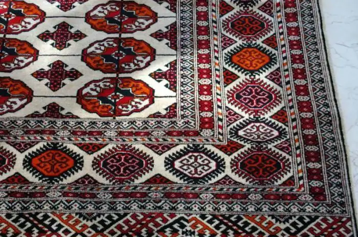 Tapis fait main turkmène. Motifs turkmènes. Journée du tapis turkmène