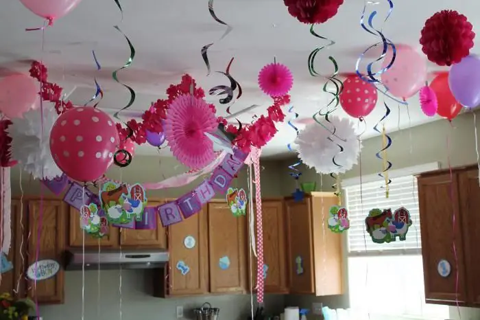 Come decorare una stanza per una festa di compleanno? Bambino 2 anni, 5,10 anni: una bella camera per il suo compleanno