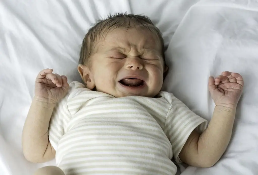 Bayi tidak tidur lena pada waktu malam: apa yang perlu dilakukan, punca, kaedah pembetulan tidur, nasihat daripada pakar pediatrik