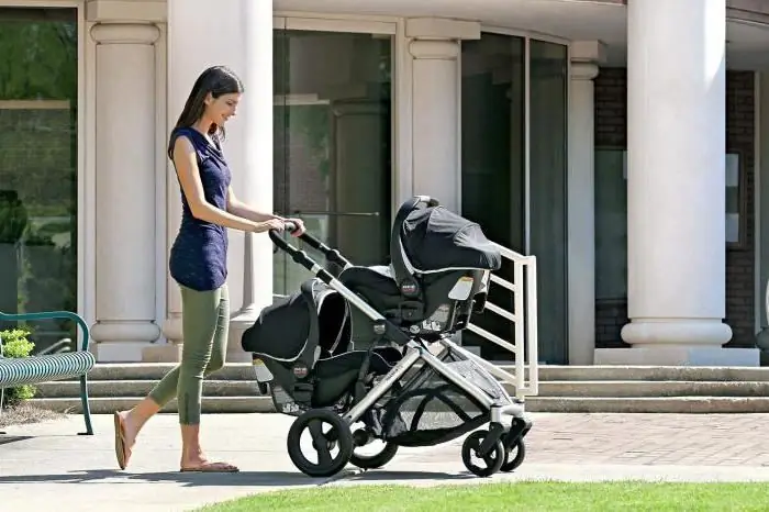 Strollers vir tweeling: modelle, beskrywings, wenke om te kies. Strollers vir tweeling 3 in 1