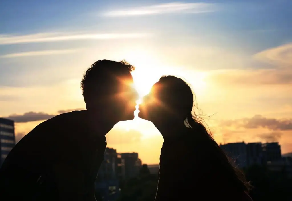 Harmonieuze relaties tussen een man en een vrouw: begrip en karakterisering van relaties, belangrijke punten, nuances, kenmerken van communicatie en de manifestatie van oprechte li