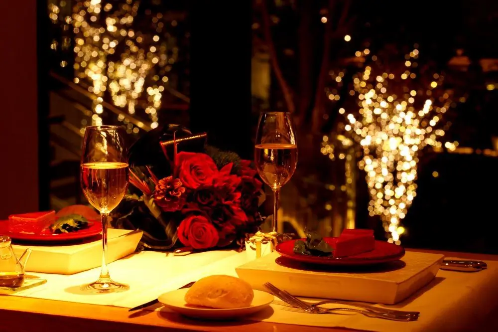 How to arrange a romantic evening for your loved one at home: ideas