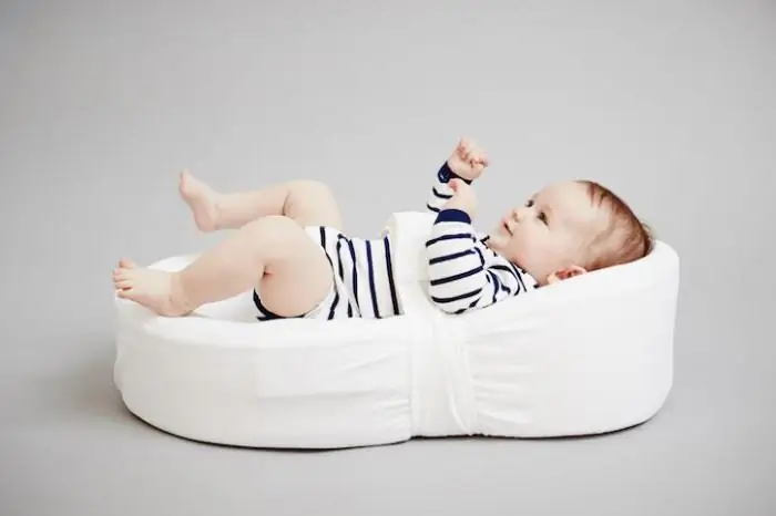 Cocoonababy Red Castle: asiakasarvostelut. Ergonominen patja. Tavarat vastasyntyneille