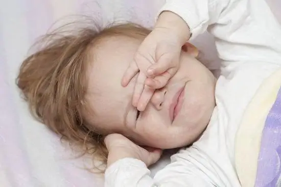 How much should a baby sleep at 1 year old? Daily routine for a one year old