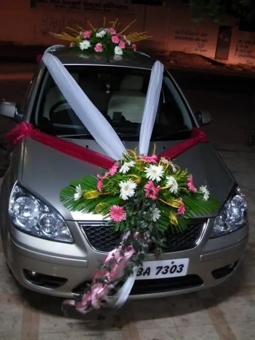 How to decorate a wedding car with your own hands: useful tips