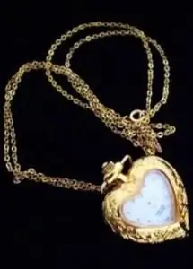 pocket watch sa isang chain