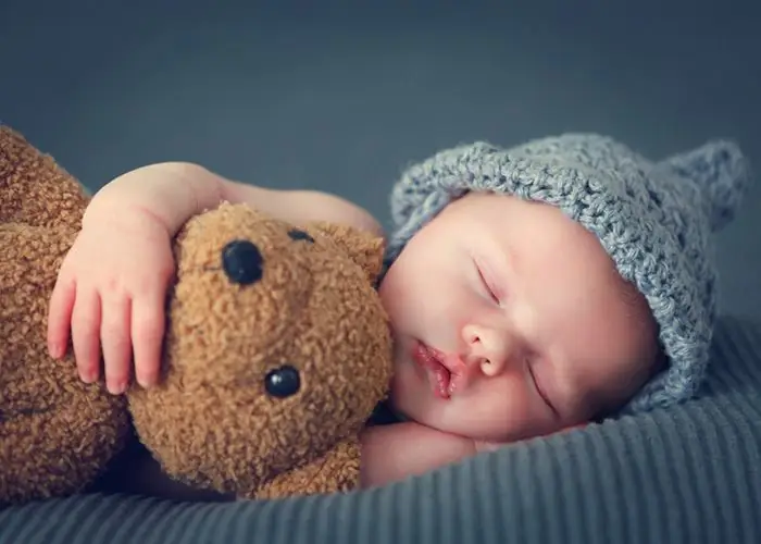 Slaap van 'n baba met maande. Hoeveel moet 'n maand oue baba slaap? Die daaglikse roetine van die baba deur maande