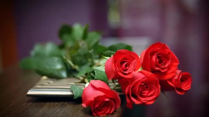 What is hidden in a bouquet of flowers. How many roses to give a girl?