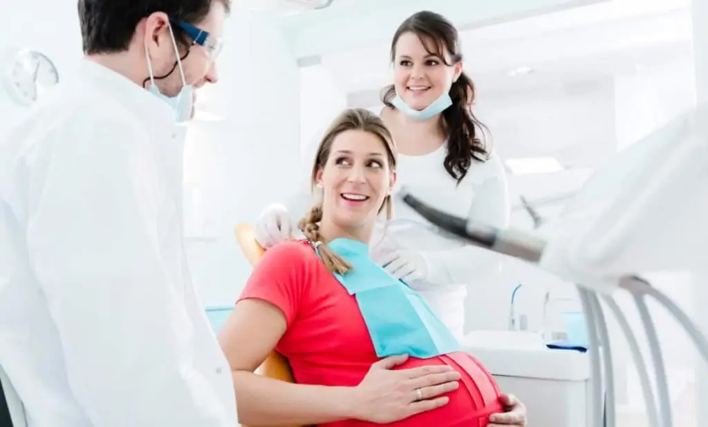 Dentifricio per donne in gravidanza: nomi, composizione migliorata, caratteristiche delle cure dentistiche durante la gravidanza, recensioni delle future mamme