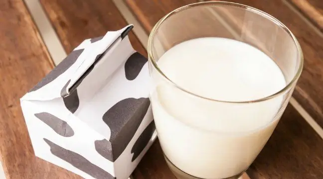 Le lait de vache pour bébé : bienfaits et méfaits, à quel âge donner, avis médicaux