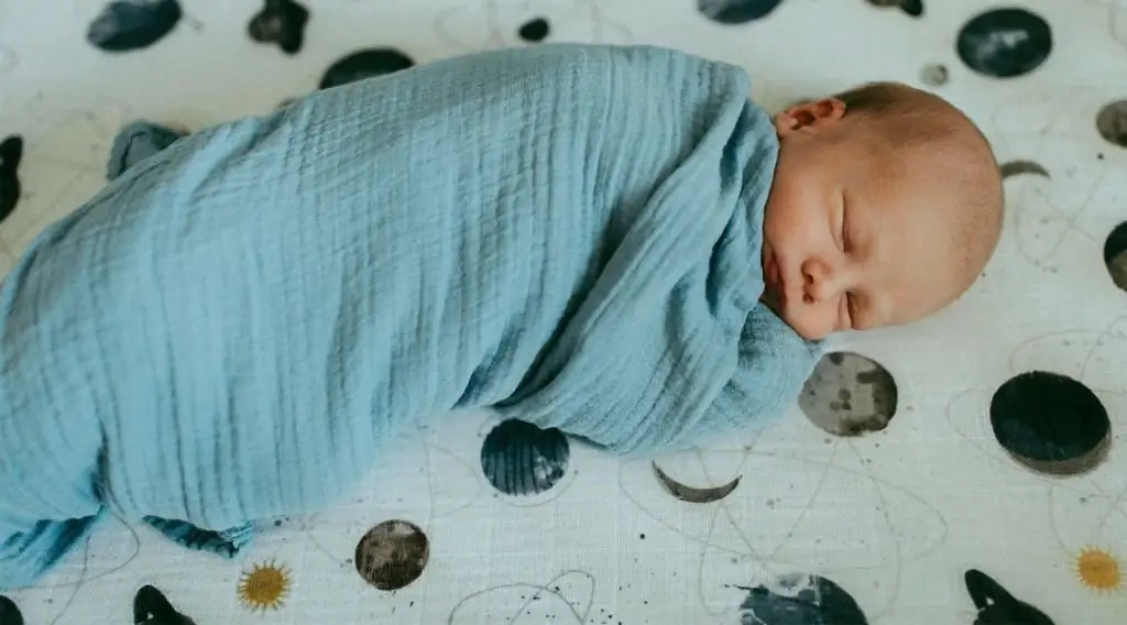 Newborn Swaddling Pattern: Examples and Recommendations