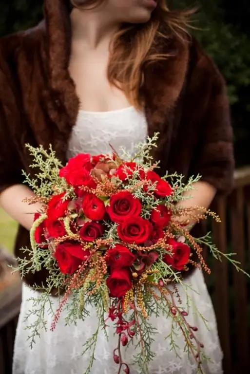 Bouquet ng pulang rosas