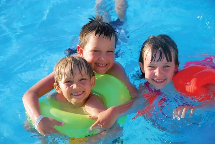 Wat te doen in de zomer voor kinderen: een lijst met ideeën voor het dorp en de stad