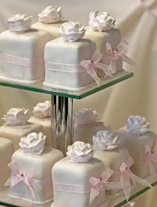 wedding cake na may presyo ng cupcake