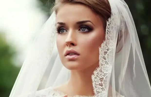 Wedding makeup for a brunette