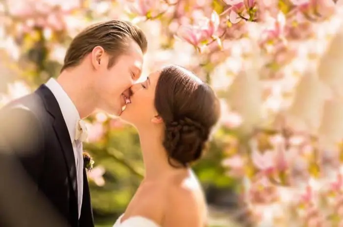 brinde de parábola de casamento