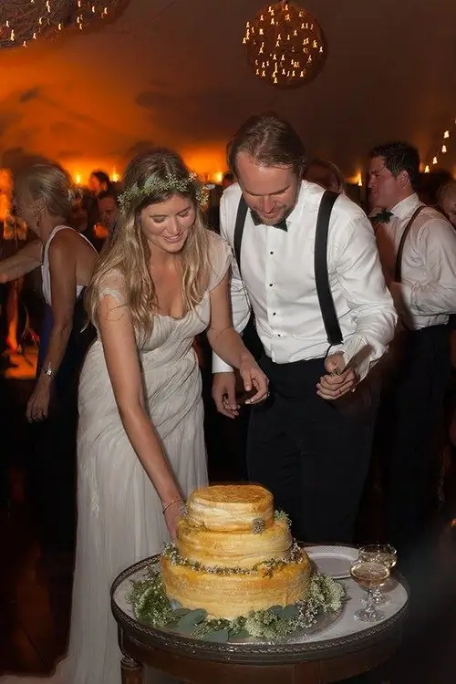 Recién casados en la fiesta de bodas