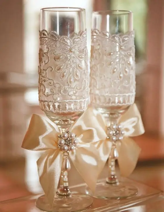 Decoration of glasses with lace, ribbons and beads