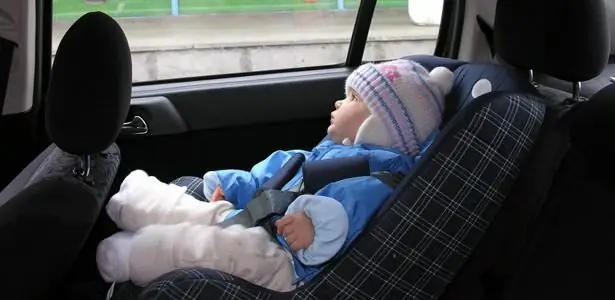 Can children be transported in the front seat? At what age can a child ride in the front seat of a car?