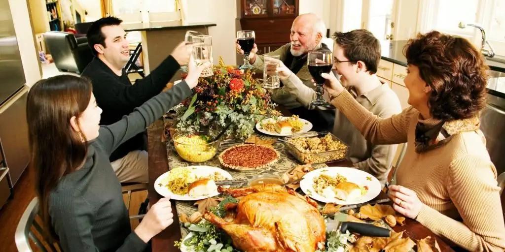 Concours à table pour les fêtes et les jours fériés. Concours de table pour une entreprise amusante