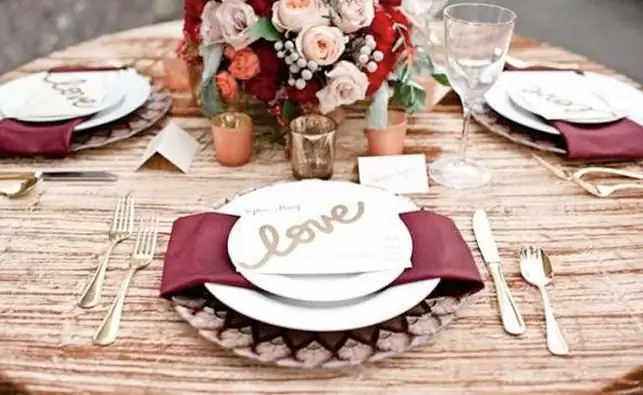 decoración de la boda marsala