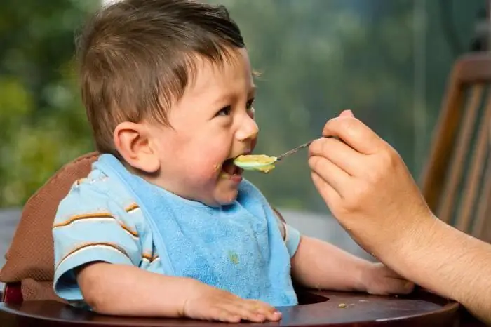 ¿A qué edad se le puede dar sopa de guisantes a un niño?