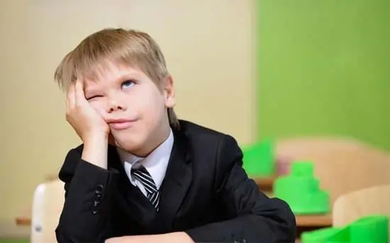 l'enfant a commencé à mal apprendre quoi faire