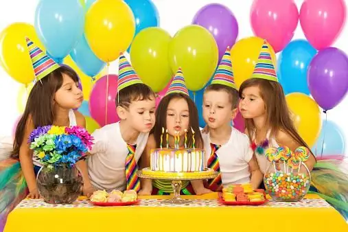 Dove trascorrere il compleanno di un bambino a San Pietroburgo? Dove trascorrere una vacanza per bambini a San Pietroburgo?