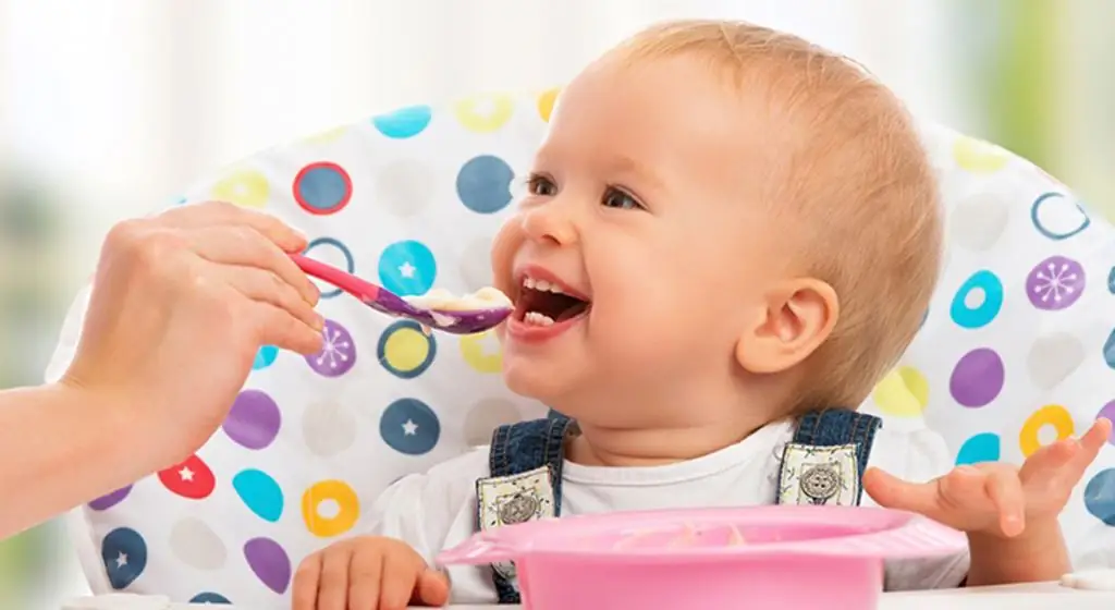 baby eats porridge